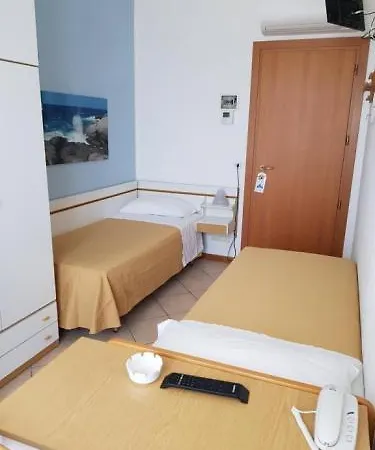 Roma Hotel 2*