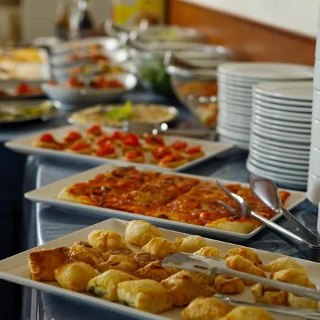 Roma Hotel 2*