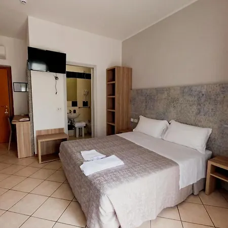 Roma Hotel 2*