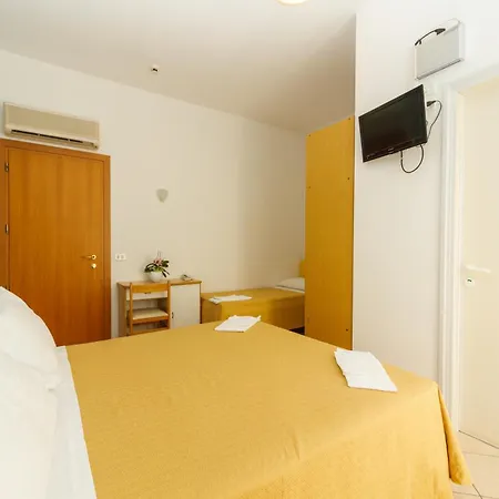 Roma Hotel 2*