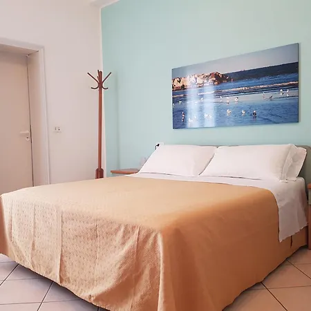 Roma Hotel 2*