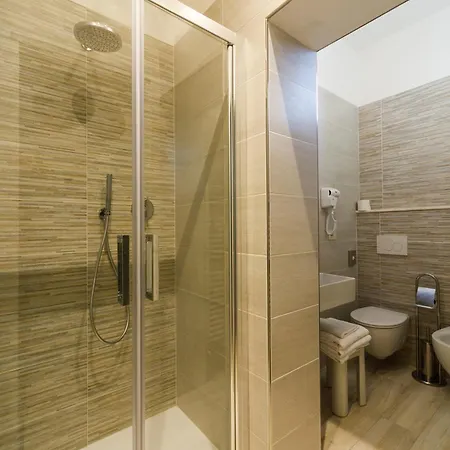 Roma Hotel 2*